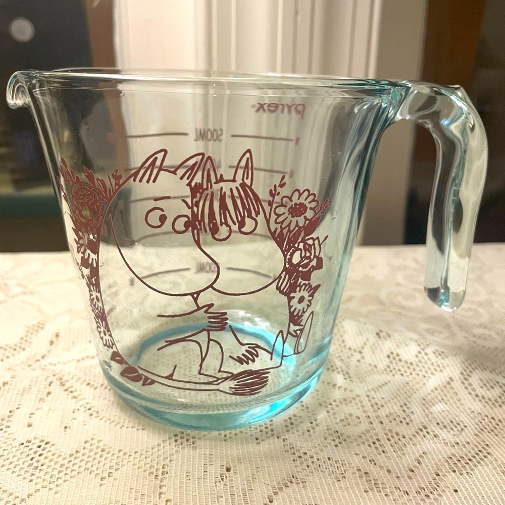Pyrex Moomin Glass Measuring Cup with Handle 500ml Moomintroll & Snorkmaiden